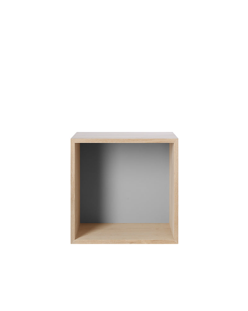 Mini Stacked- Grå vægreol- Egetræ fra Muuto, vægreol i egetræ med vægbeslag til frisørudstyr